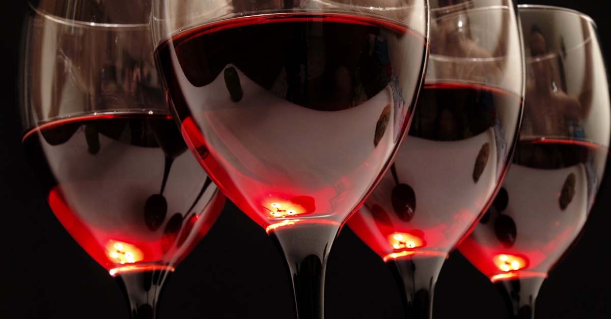 4 wine glasses